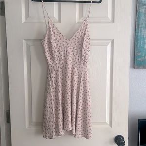 Women’s dress perfect for summer, having picnics, day on the town.